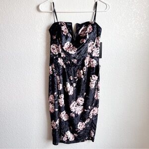 NWT Lulu’s sleeveless black crushed velvet floral sheath dress medium